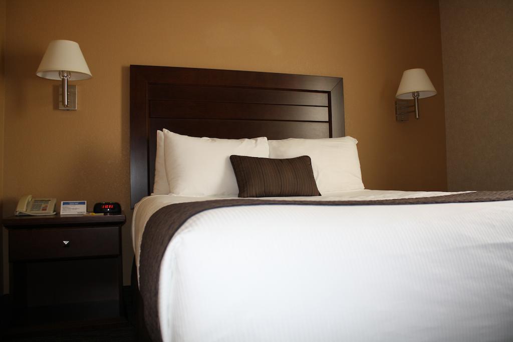 Days Inn By Wyndham Estevan מראה חיצוני תמונה